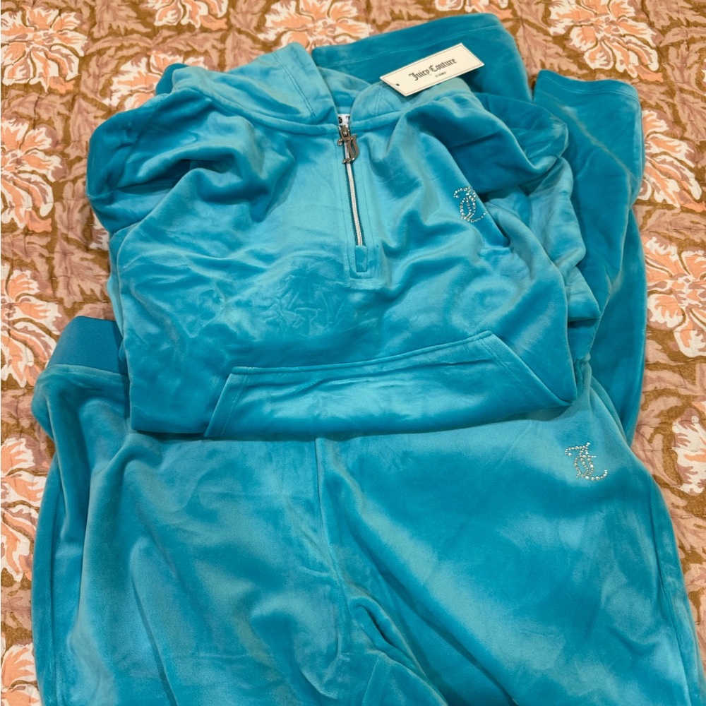 Juicy Couture Luxe Velour Pullover
Hoodie Tracksuit in Size L - Picture 16 of 16